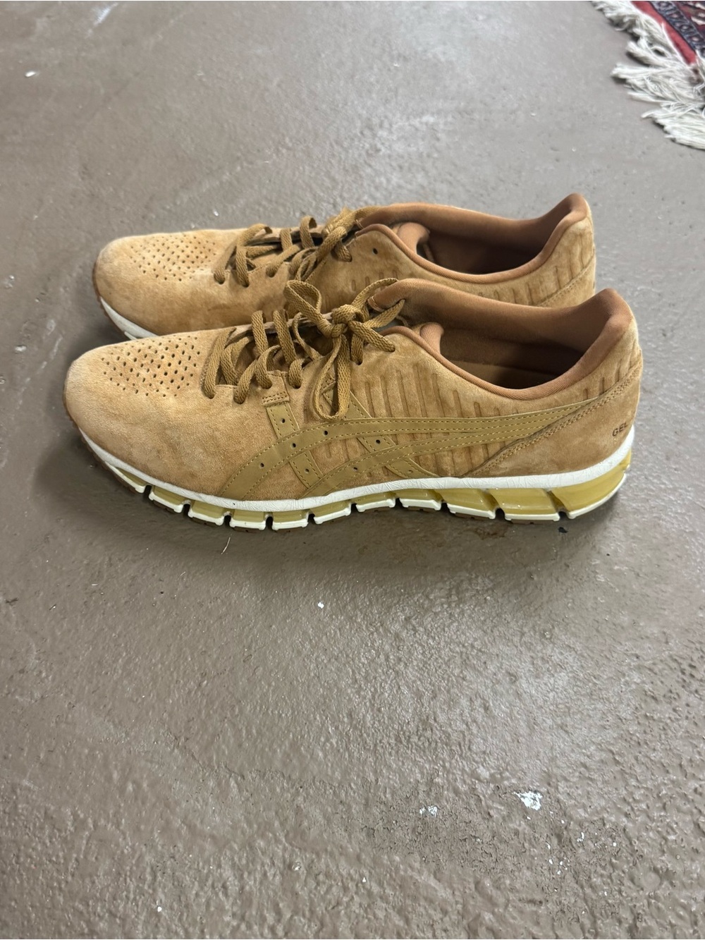 Like new: Asics Gel Quantum 360
4E Men's Suede Athletic Sneakers in Tan